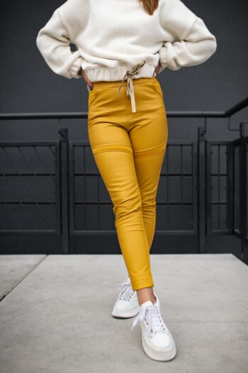 Hose mit Kunstleder-Einsätzen vorn und Stoffrückseite von Bastet in Senf Hosen Abeli Exclusive Fashion