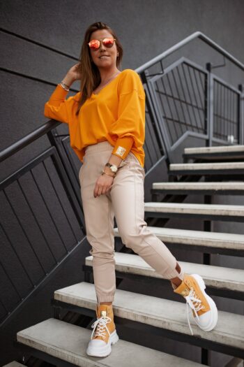 Lockere Bluse mit zartem V-Ausschnitt von Bastet in Orange Hoodies / Shirts / Tunika Abeli Exclusive Fashion