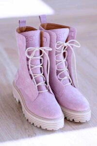 Detailverliebtes Shirt in Hell-Beige von Bastet Fashion Hoodies | Shirts | Tunika Abeli Exclusive Fashion