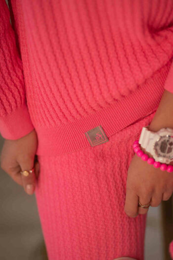 Hochwertiges Zweiteiler-Set aus weichem Garn in Pink-Koralle von Bastet Fashion Hoodies / Shirts / Tunika Abeli Exclusive Fashion
