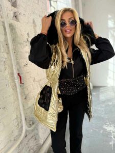 Short is Hot! Kurze Steppweste mit Kapuze von Bastet Fashion in Schwarz Jacken | Mäntel | Westen Abeli Exclusive Fashion