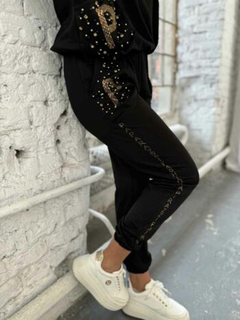 Eleganter Zweiteiler in Schwarz mit Gold-Highlights von Paparazzi Fashion Hoodies | Shirts | Tunika Abeli Exclusive Fashion