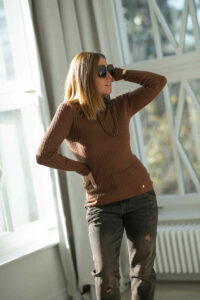 Bequemer Klassik Rollkragenpullover in Beige von Bastet-Fashion Pullover | Strickjacken Abeli Exclusive Fashion