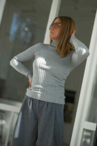 Short is Hot! Kurze Steppweste mit Kapuze von Bastet Fashion in Schwarz Jacken | Mäntel | Westen Abeli Exclusive Fashion